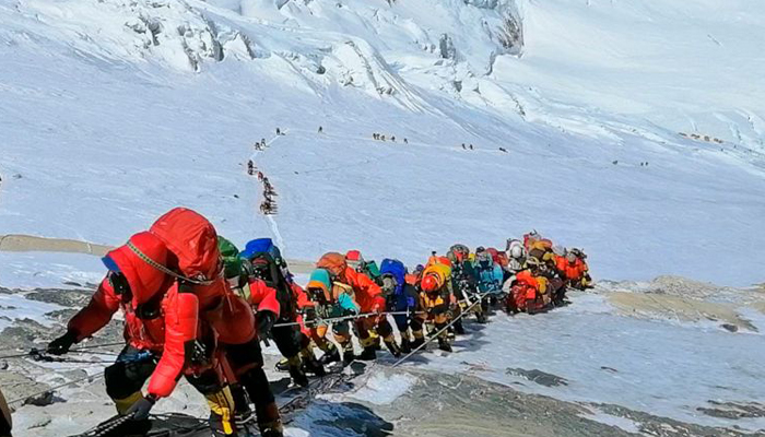 dangers of climbing the himalayas