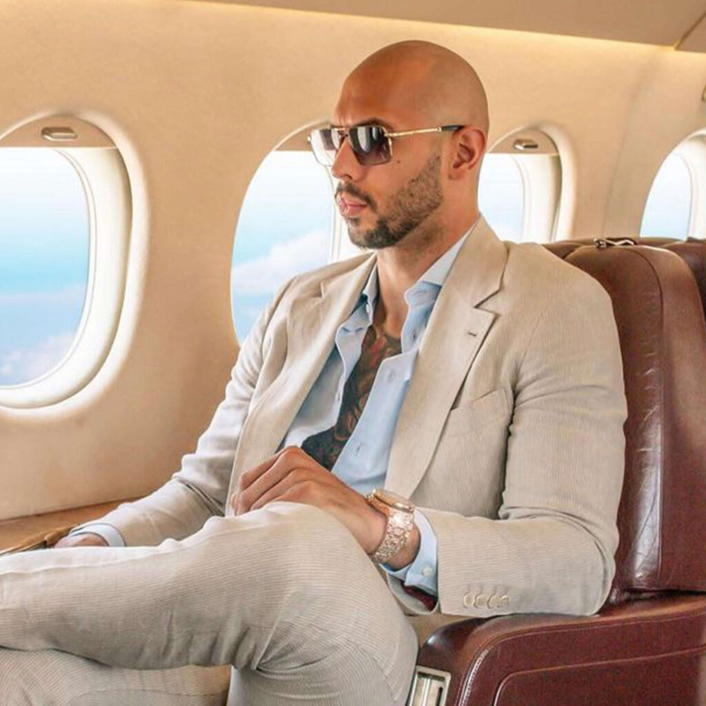 29583682 andrew tate sitzt in einem privatjet 3mUbnFJSvOec 1