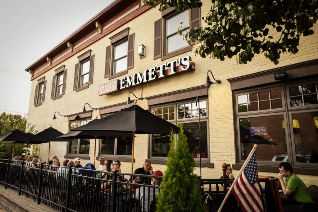 emmetts downersgrove outside 7 1