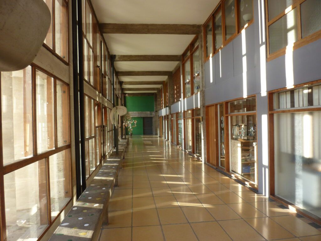Cite radieuse. Interieur 1