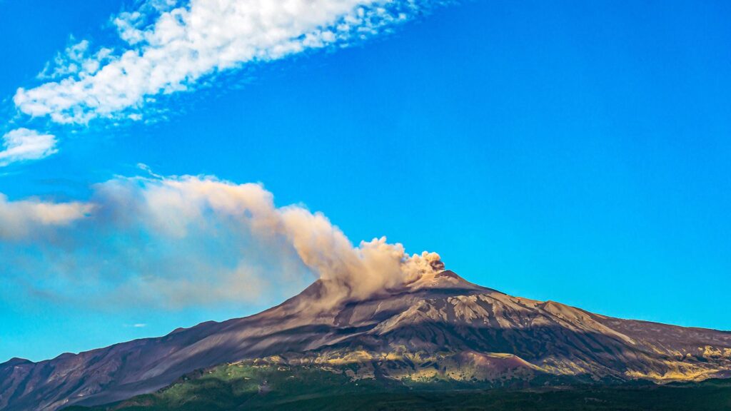 mount etna aspot AdobeStock