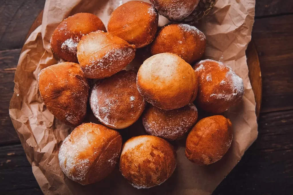 spanish desserts bunuelos de viento.jpg