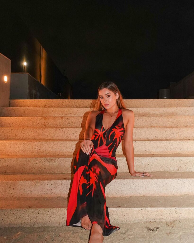 hailee steinfeld hot
