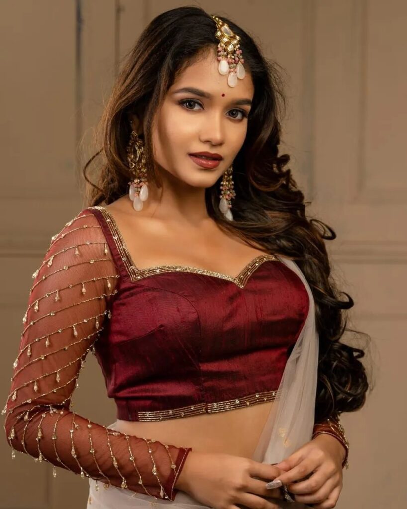 Sanjana Tiwari hot