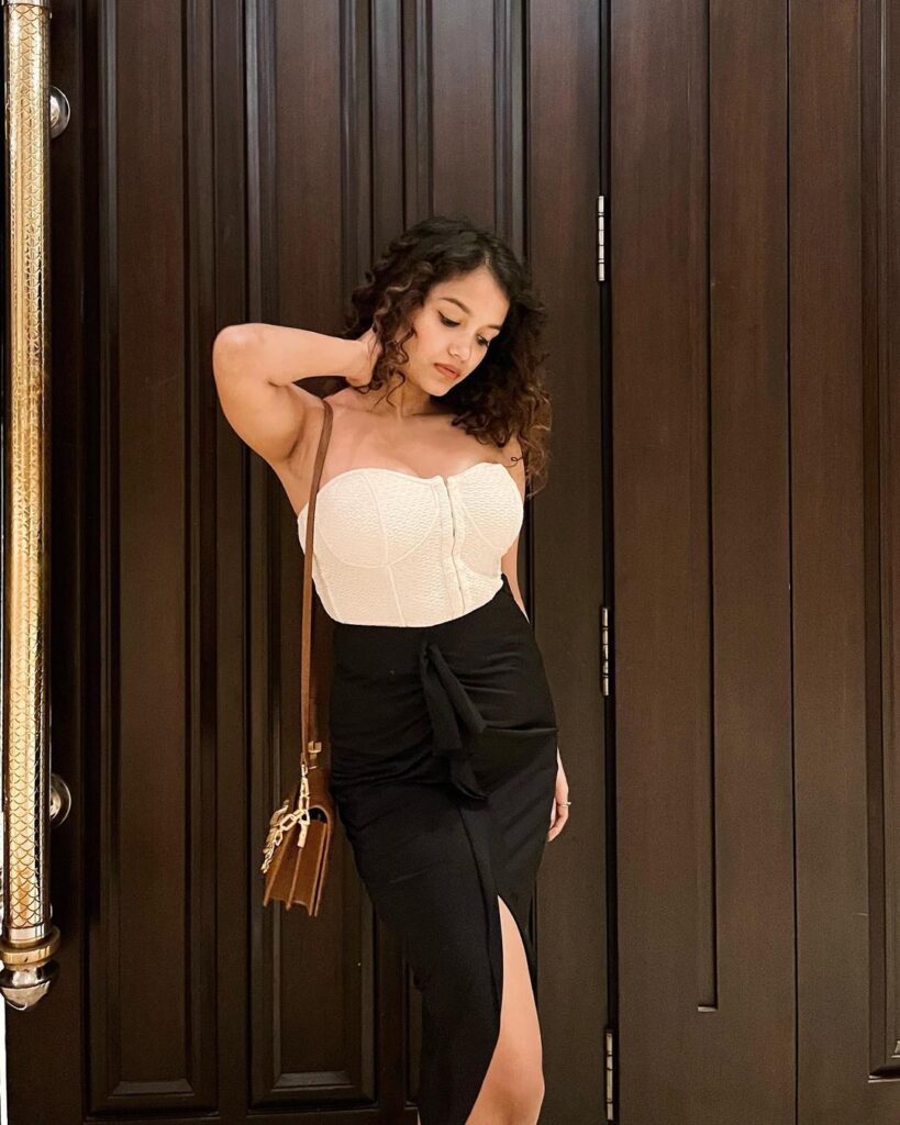 Sanjana Tiwari hot