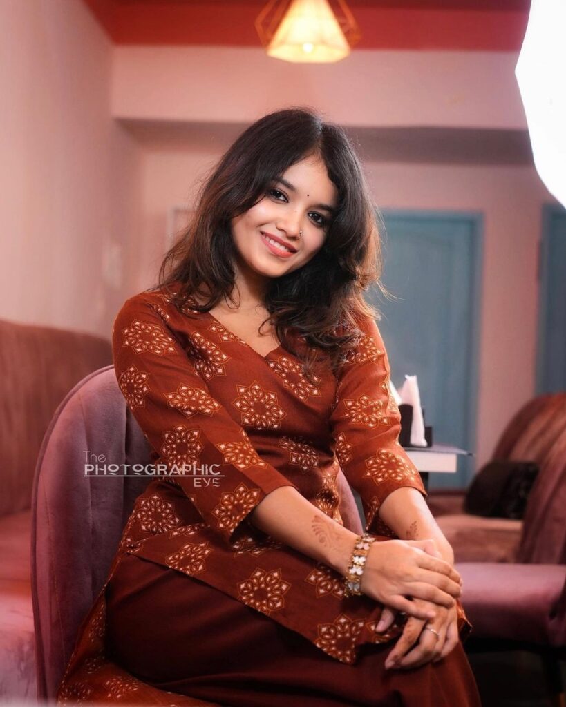 Sanjana Tiwari hot